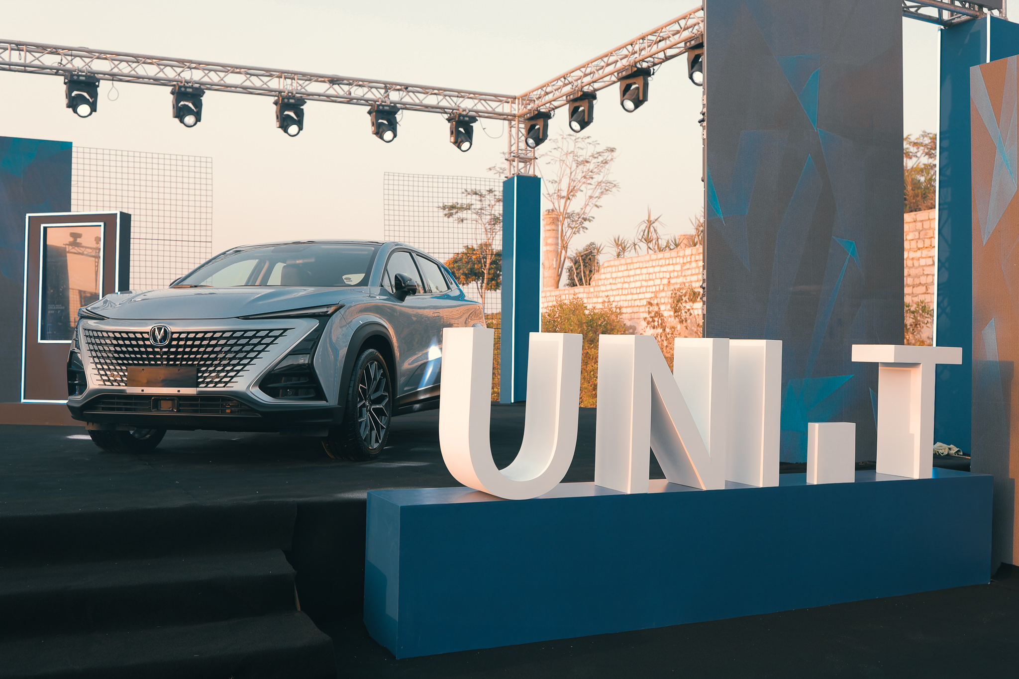 Automotive Image 52